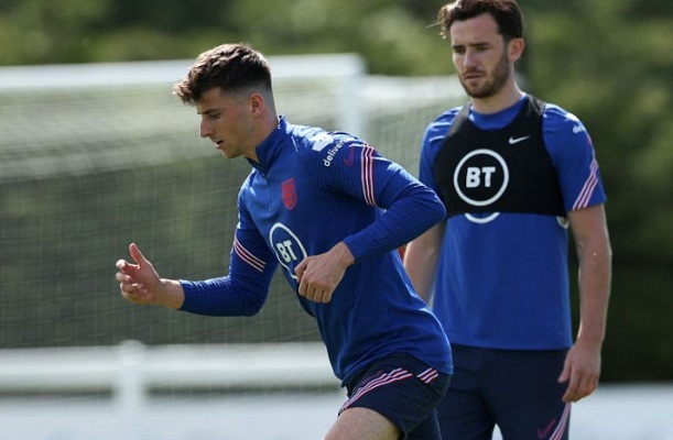 Mason Mount dan Ben Chilwell saat menjalani sesi latihan bersama timnas Inggris