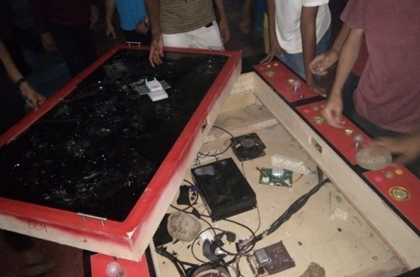 Peralatan judi tembak ikan yang dikirimkan warga ke Mapolsek Tanjung Pura,