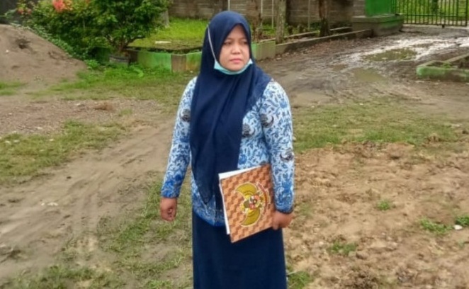 Salah seorang tenaga guru terpencil di Kabupaten Langkat Siti Ihda Hizra SPd,