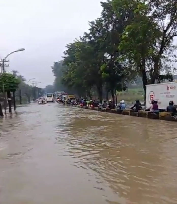 foto banjir di jalinsum tanjung morawa - medan